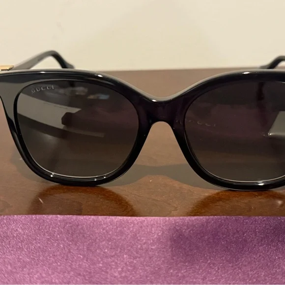 Gucci Black Sunglasses - Picture 6 of 6